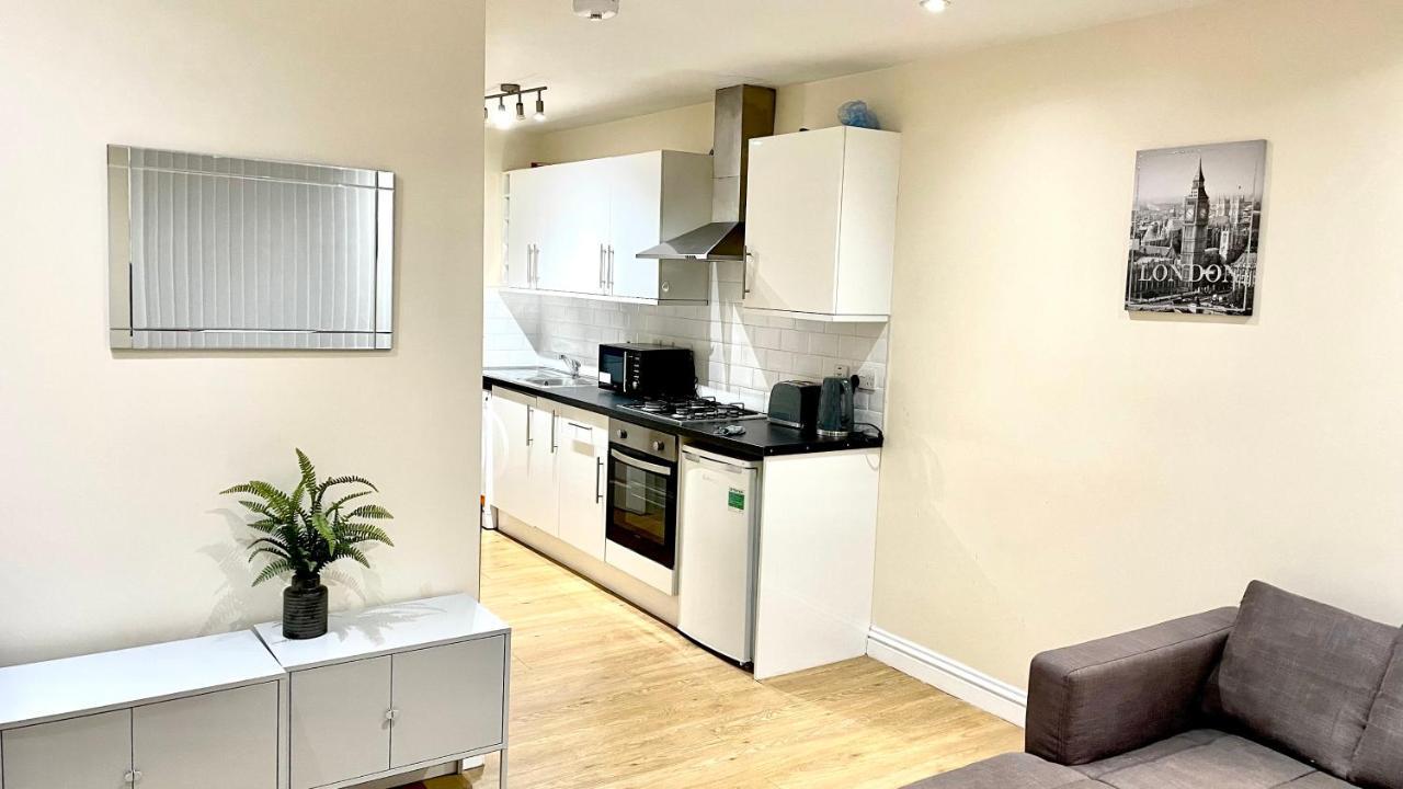 Holiday Flat In Central Slough Near To London Heathrow And Windsor With Free Car Park Exteriér fotografie