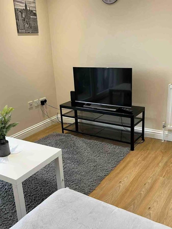 Holiday Flat In Central Slough Near To London Heathrow And Windsor With Free Car Park Exteriér fotografie