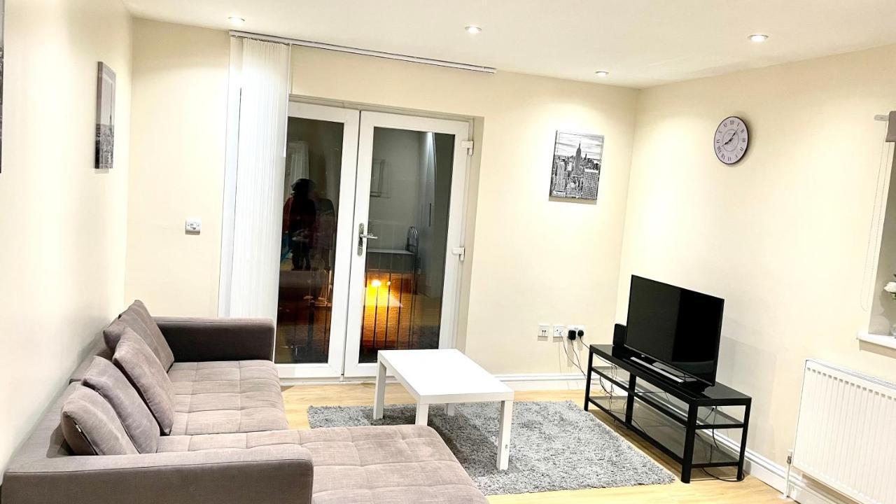 Holiday Flat In Central Slough Near To London Heathrow And Windsor With Free Car Park Exteriér fotografie